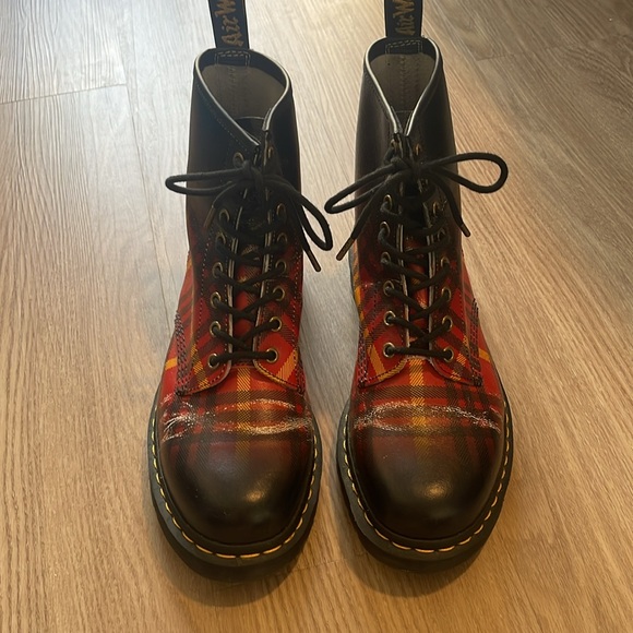 Dr. Martens Shoes - DR. MARTENS Tartan 1460 Black/Plaid Leather Boots Womens Size 11
